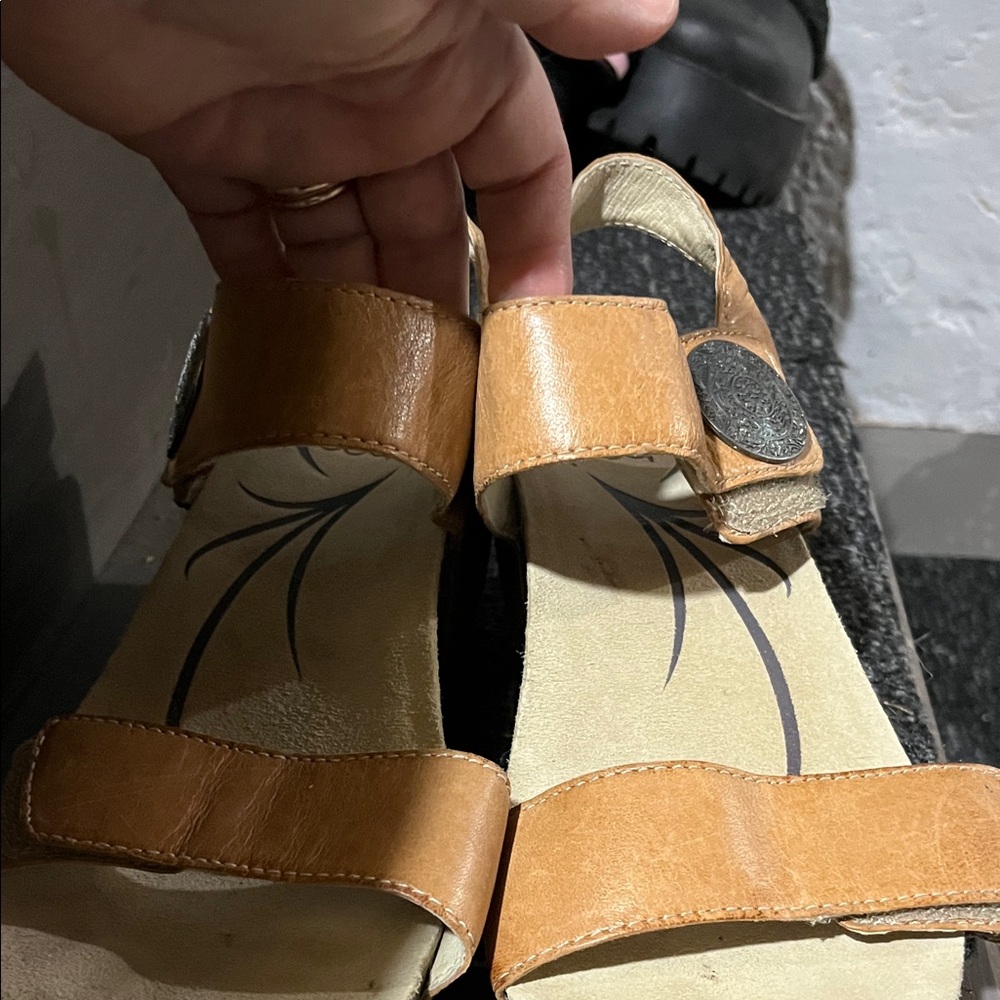 Abeo Tan Leather Adjustable Strap Sandals